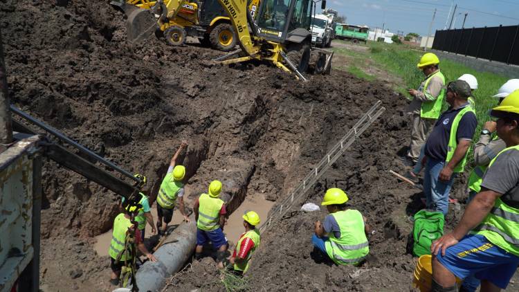 RESISTENCIA: SAMEEP REPARÓ CAÑERÍA DE IMPULSIÓN DE AGUA POTABLE EN LA ZONA SUR Y EL SERVICIO SE RESTABLECE PAULATINAMENTE