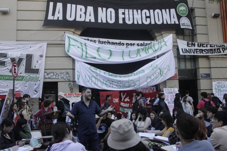 EL PARO UNIVERSITARIO SE CUMPLIÓ CON UN GRAN ACATAMIENTO EN TODO EL PAÍS
