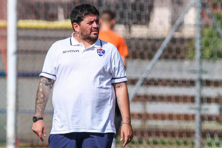 EL HIJO DE MARADONA ENTRENARÁ AL IBARRA DE LA TERCERA DIVISIÓN