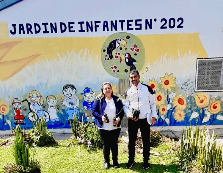 CHACO PLANTA VIDA: CONTINÚA LA PLANTACIÓN DE ÁRBOLES AUTÓCTONOS EN ESCUELAS Y JARDINES