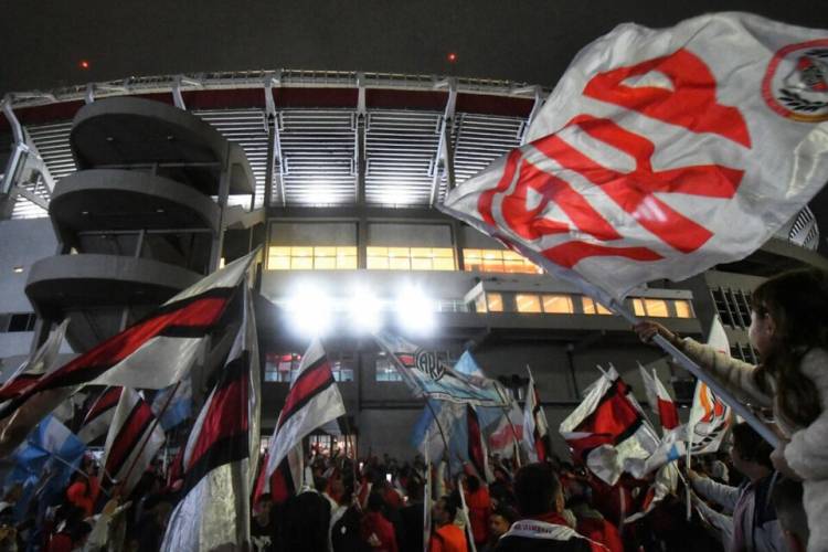 RIVER PLATE: SE REALIZARÁ UN BANDERAZO PARA ALENTAR AL EQUIPO