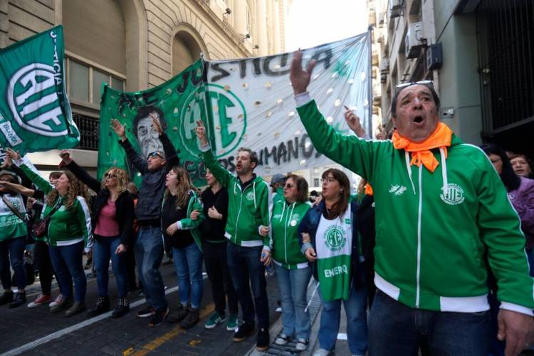 ATE PARA Y SE MOVILIZA CONTRA EL DESGUACE DEL ESTADO Y LOS DESPIDOS