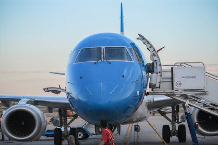 EL GOBIERNO LE QUITÓ LA EXCLUSIVIDAD A AEROLÍNEAS EN AEROPARQUE PARA DARLE LUGAR A LAS LOW COST 