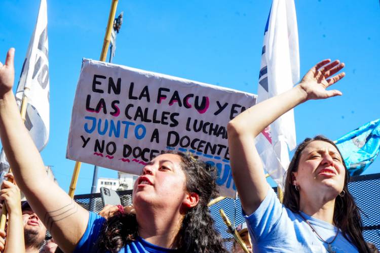 LA LUCHA UNIVERSITARIA SIGUE EN TODO EL PAÍS