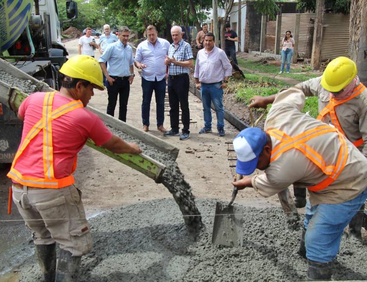 RESISTENCIA: EL GOBERNADOR ZDERO Y EL INTENDENTE ROY NIKISCH CONSTATARON EL AVANCE DE OBRAS DE PAVIMENTACIÓN EN VILLA SAN MARTÍN