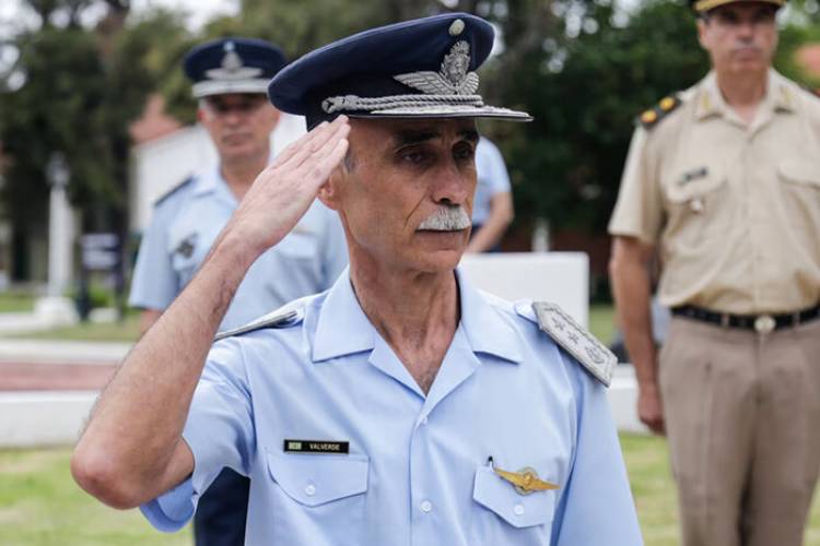 EL GOBIERNO DESIGNA A JAVIER VALVERDE AL FRENTE DE LA FUERZA AÉREA