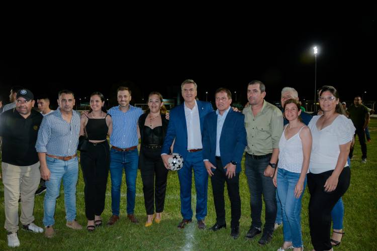 CUMPLIENDO SUEÑOS: EL GOBERNADOR LEANDRO ZDERO INAUGURÓ LA ILUMINACIÓN ARTIFICIAL EN EL CLUB SOCIAL Y DEPORTIVO MUNICIPAL ROCA