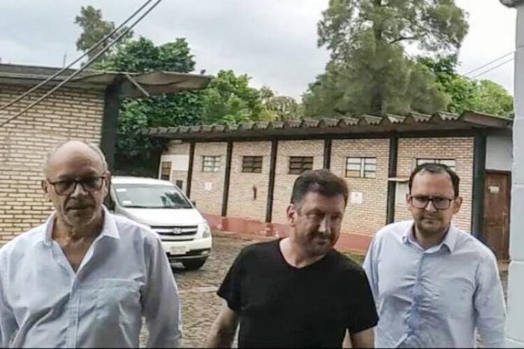 KUEIDER, SOLO, DETENIDO Y ABANDONADO POR LA ROSADA