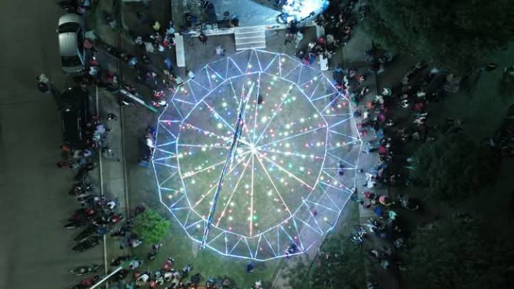 VILLA ÁNGELA INAUGURÓ EL TRADICIONAL ÁRBOL DE NAVIDAD CON GRAN ACOMPAÑAMIENTO DE LA COMUNIDAD