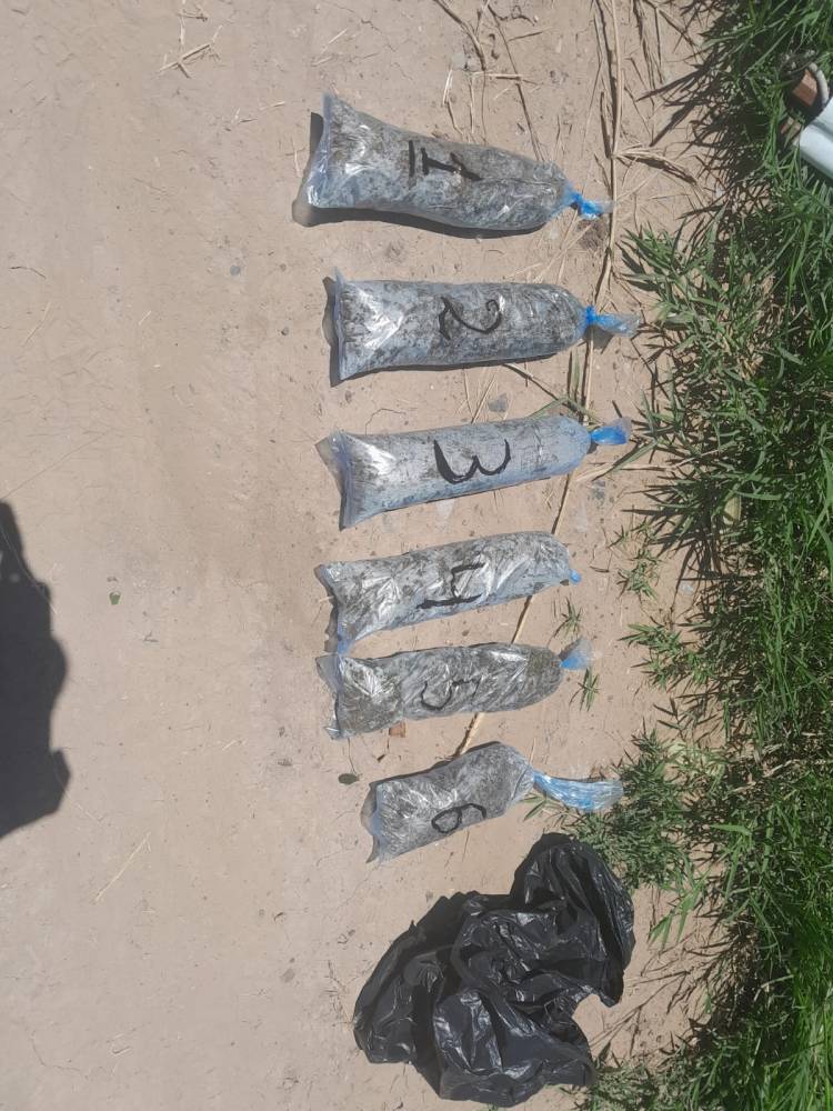 ABANDONÓ VARIOS ENVOLTORIOS CON MARIHUANA AL VER A LA POLICÍA