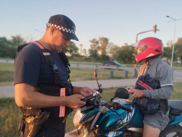OPERATIVO FELICES FIESTAS: CAMINERA SECUESTRÓ MOTOCICLETA ADULTERADA, DETECTÓ 30 ALCOHOLEMIAS Y LABRÓ 158 ACTAS