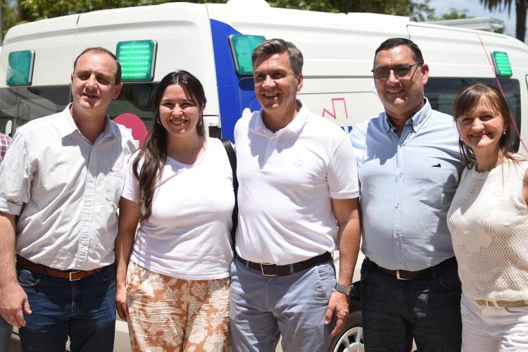 VILLA ÁNGELA: EL GOBERNADOR ZDERO ENTREGÓ AMBULANCIAS PARA REFORZAR EL SISTEMA SANITARIO EN 6 LOCALIDADES