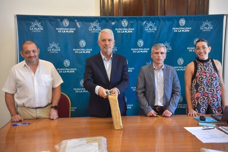 LA PLATA: EL MUNICIPIO LICITÓ UN MEGA PLAN DE OBRAS PÚBLICAS PARA LOS BARRIOS