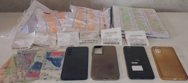 APUESTA ILEGAL: HAY DOS PERSONAS DETENIDAS, DINERO SECUESTRADO Y ARMAS DE FUEGO