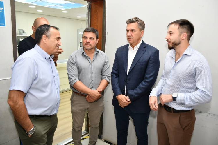 INSTITUTO CONSULTORIO RADIOLÓGICO RESISTENCIA: EL GOBERNADOR ZDERO ACOMPAÑÓ LA HABILITACIÓN DEL NUEVO EQUIPO DE RESONANCIA MAGNÉTICA