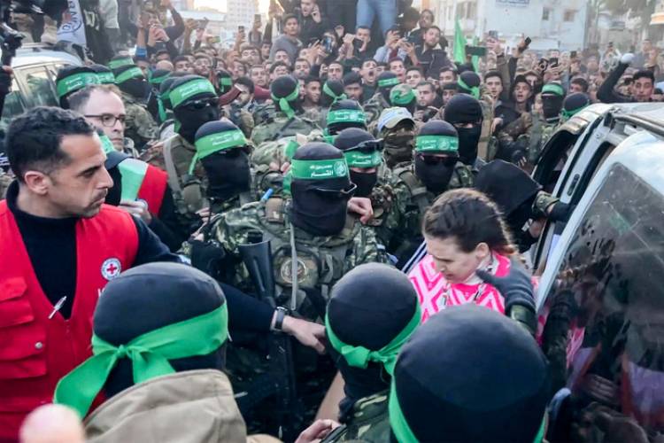 HAMAS LIBERÓ A TRES REHENES E ISRAEL A 90 PRESOS PALESTINOS 