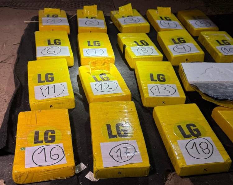 LA POLICÍA DEL CHACO Y GENDARMERÍA NACIONAL, LOGRARON EL SECUESTRO DE MÁS DE 22 KG DE COCAÍNA DE MÁXIMA PUREZA, LUEGO DE UNA PERSECUCIÓN