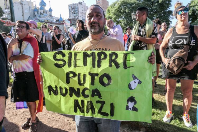 UN GRUPO DE MILITANTES RADICALES SE SUMA A LA MARCHA EN DEFENSA DE LA DIVERSIDAD