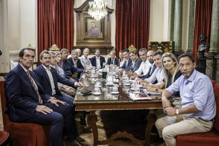 LA OPOSICIÓN DEFINE SI RESPALDA O RECHAZA LA SUSPENSIÓN DE LAS PASO