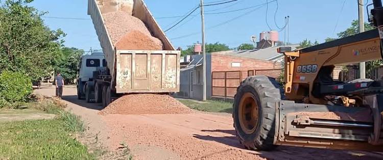 VILLA ÁNGELA: 200 NUEVOS METROS DE CALLE DE RIPIO EN EL BARRIO 100 VIVIENDAS DEL LOTE 20