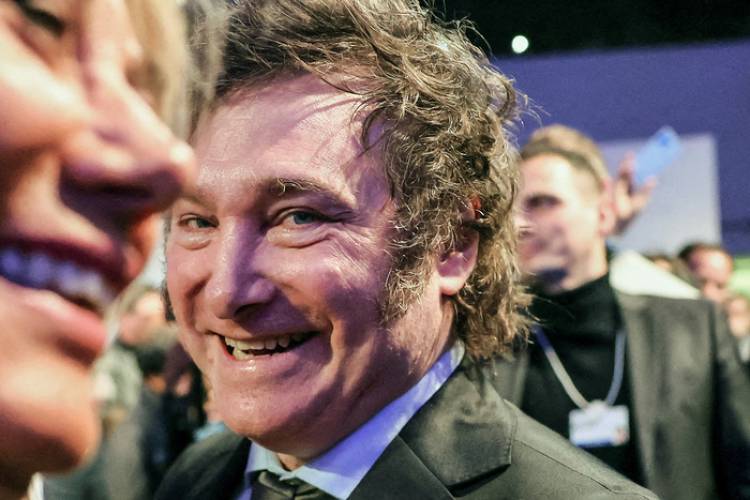 LA HOMOFOBIA NO ES GRATIS: MILEI BAJÓ SU IMAGEN TRAS EL DISCURSO DE DAVOS