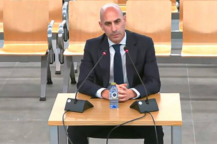LUIS RUBIALES: "LA SEÑORA HERMOSO, IGUAL QUE YO, SABE LO QUE PASÓ"