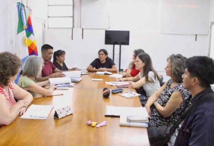 LA CARTERA EDUCATIVA PLANIFICÓ TRABAJOS EN TERRITORIOP ARA FORTALECER LA EDUCACIÓN INTERCULTURAL Y PLURILINGÜE EN TODA LA PROVINCIA