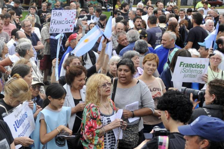 REZO POR EL PAPA FRANCISCO EN CONSTITUCIÓN