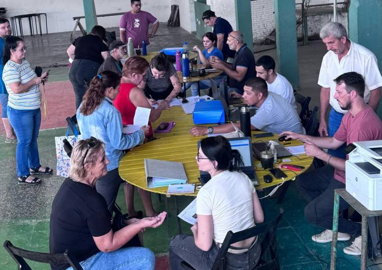 EL INSTITUTO DE VIVIENDA BRINDÓ ATENCIÓN A LOS VECINOS DE LA LEONESA Y LAS PALMAS