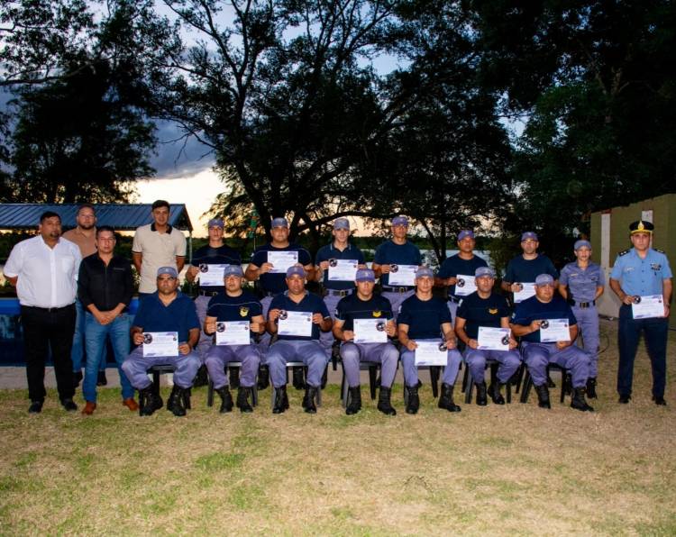EFECTIVOS POLICIALES CONCLUYEN CON ÉXITO EL "CURSO DE NATACIÓN Y RESCATE ACUÁTICO"