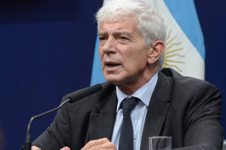 CÚNEO LIBARONA TIENE UN LIBRETO PARA LAS REDES Y OTRO PARA LA ONU