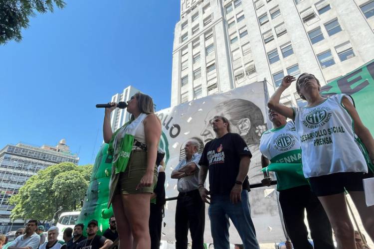 "A MILEI TENEMOS QUE DERROTARLO EN LA CALLE"