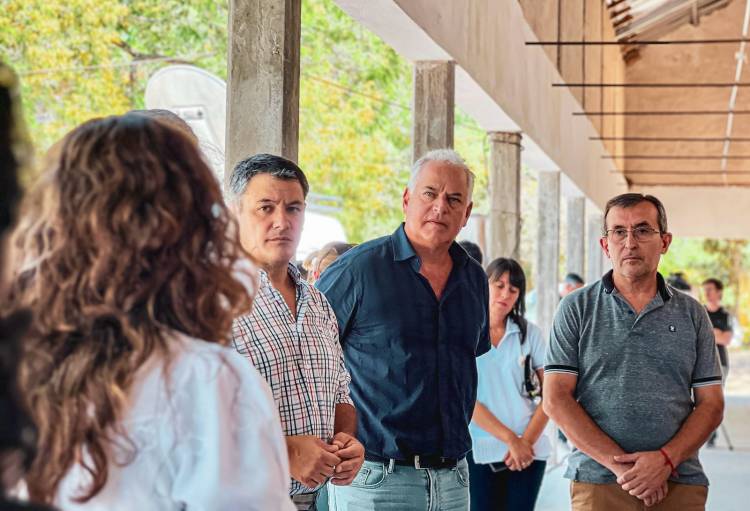 COLONIA BENÍTEZ: EL GOBIERNO PROVINCIAL ESTUVO JUNTO A LA COMUNIDAD EDUCATIVA Y CONSTATÓ EL AVANCE DE OBRAS EN LA E.E.P. N.º 10