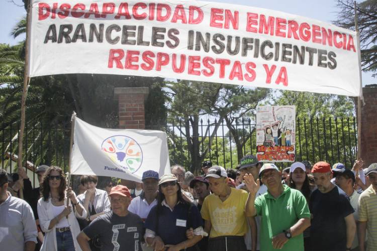 PERSONAS CON DISCAPACIDAD MARCHAN A PLAZA DE MAYO