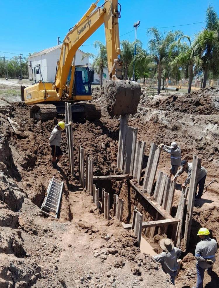 VILLA ÁNGELA: TRAS AÑOS SIN RESPUESTAS, SAMEEP LLEVÓ ADELANTE EL REEMPLAZO DE CAÑERÍAS DEL SISTEMA CLOACAL PRINCIPAL