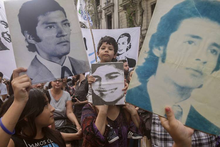 UNA SOLA MARCHA CONTRA LA AVANZADA NEGACIONISTA DE MILEI
