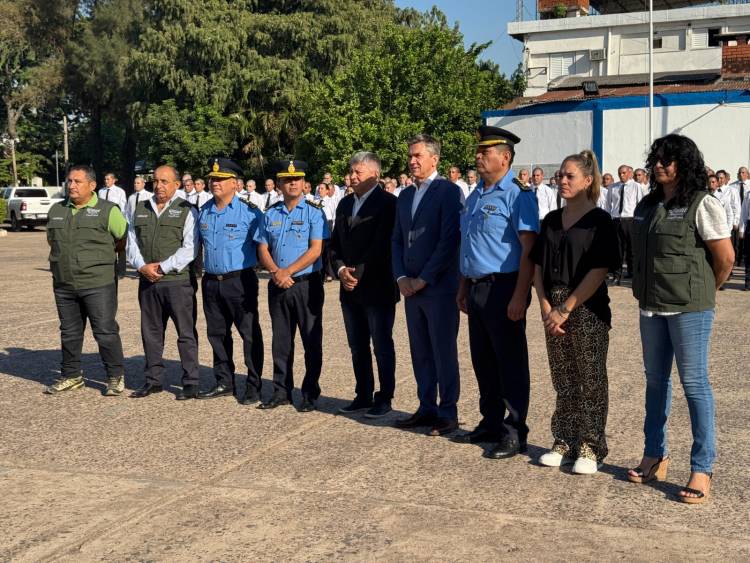 EL GOBIERNO Y LA JEFATURA DIERON INICIO AL NUEVO INGRESO PARA AGENTES Y OFICIALES DE POLICÍA