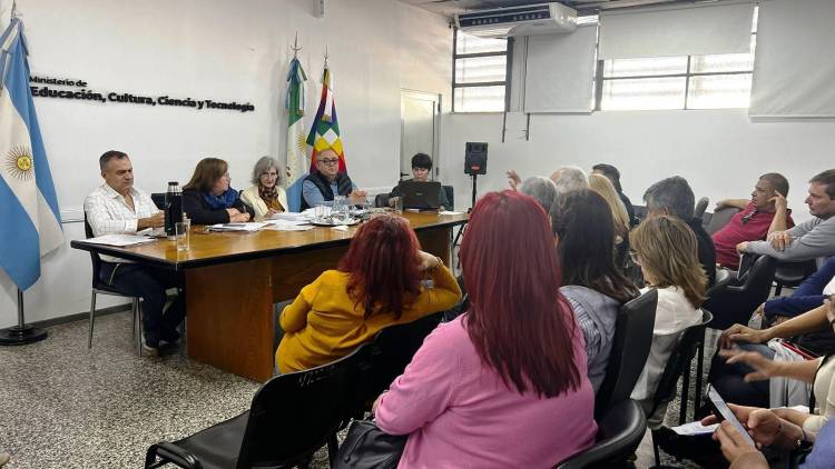 PLAN DE ESTABILIDAD LABORAL DOCENTE: EN CUMPLIMIENTO DE LA LEY Nº 3896-E EDUCACIÓN COMENZÓ CON LA TITULARIZACIÓN DE CARGOS EN NIVEL SUPERIOR
