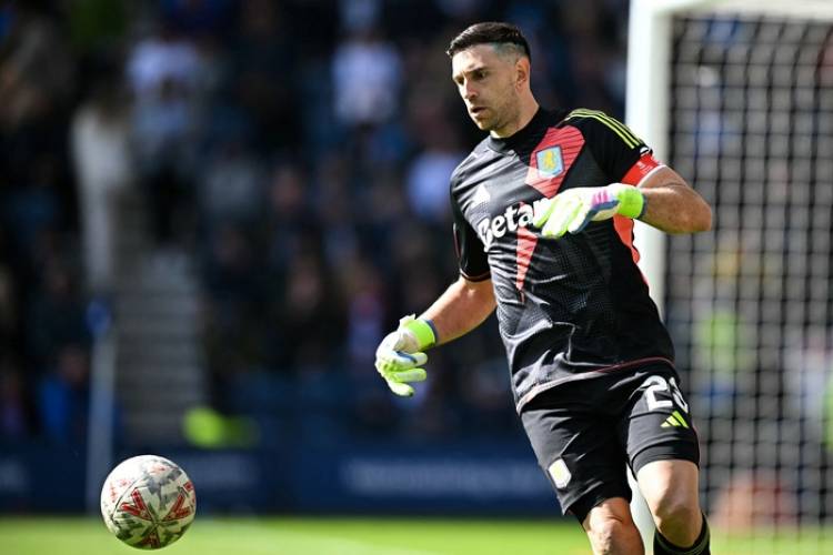 EMILIANO "DIBU" MARTÍNEZ CUMPLIÓ 200 PARTIDOS CON EL ASTON VILLA