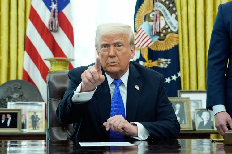 TRUMP AMENAZA A PUTIN CON ARANCELES AL PETRÓLEO SI NO AVANZA CON EL FIN DE LA GUERRA