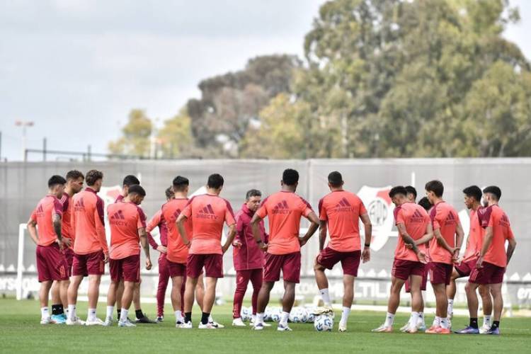 LOS ARGENTINOS NO LLEGAN BIEN A LAS COPAS 