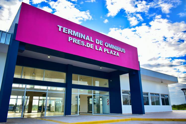 PRESIDENCIA DE LA PLAZA: EL GOBERNADOR ZDERO CONSTATÓ LA OBRA REACTIVADA DE LA NUEVA TERMINAL QUE ESTÁ PRÓXIMA A INAUGURARSE