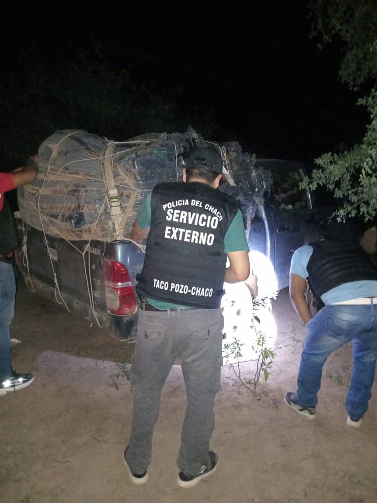 AGENTES SECUESTRAN CAMIONETA QUE TRANSPORTABA GRAN CARGAMENTO DE HOJAS DE COCA