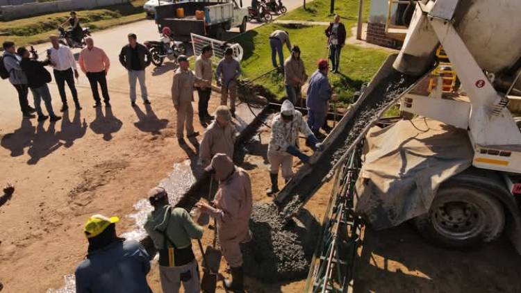 COMENZÓ LA PAVIMENTACIÓN DE CALLE TUCUMÁN EN VILLA ÁNGELA CON FONDOS MUNICIPALES