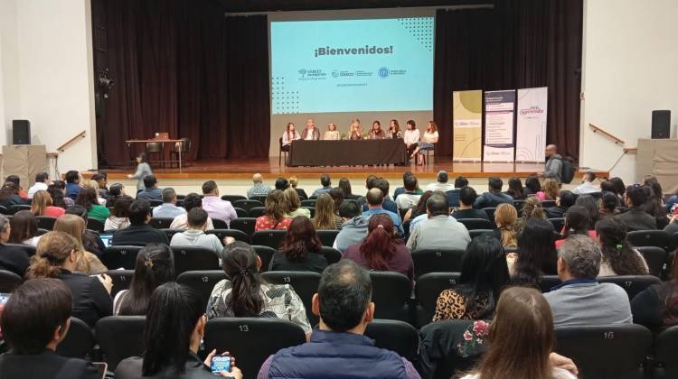 CAPACITACIÓN DOCENTE "RED APRENDE": SEGUNDO ENCUENTRO PRESENCIAL EN RESISTENCIA Y SÁENZ PEÑA PARA FORTALECER EL LIDERAZGO EN LAS ESCUELAS