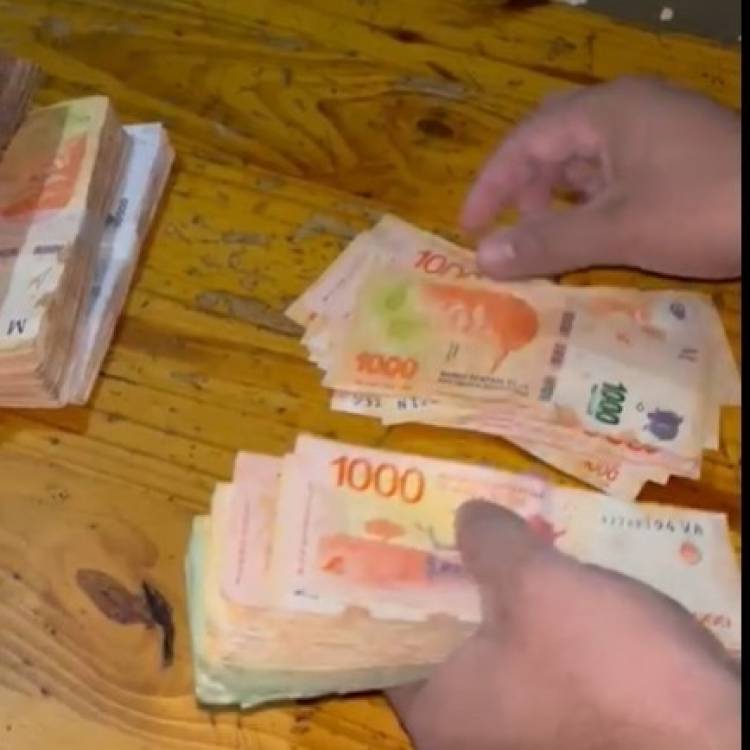 COMBO COMPLETO: DROGAS, ARMAS, MÁS DE UN MILLÓN DE PESOS Y TRES PERSONAS DETENIDAS TRAS ALLANAMIENTO