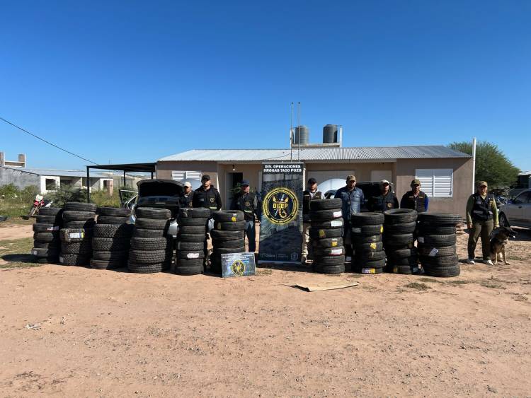 LA POLICIA SECUESTRÓ CUBIERTAS DE CONTRABANDO EN TACO POZO