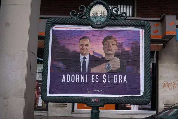 "ADORNI ES $LIBRA" Y "ADORNI ES REPRESIÓN": LOS AFICHES QUE APARECIERON CONTRA EL VOCERO Y CANDIDATO