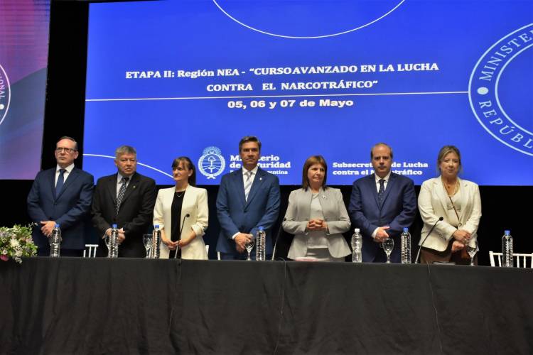 DIPUTADOS PROVINCIALES CON LA MINISTRA DE SEGURIDAD PATRICIA BUlIRICH