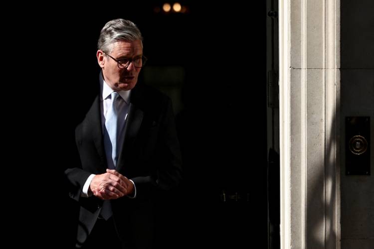 REINO UNIDO: STARMER DA OTRO GIRO A LA DERECHA